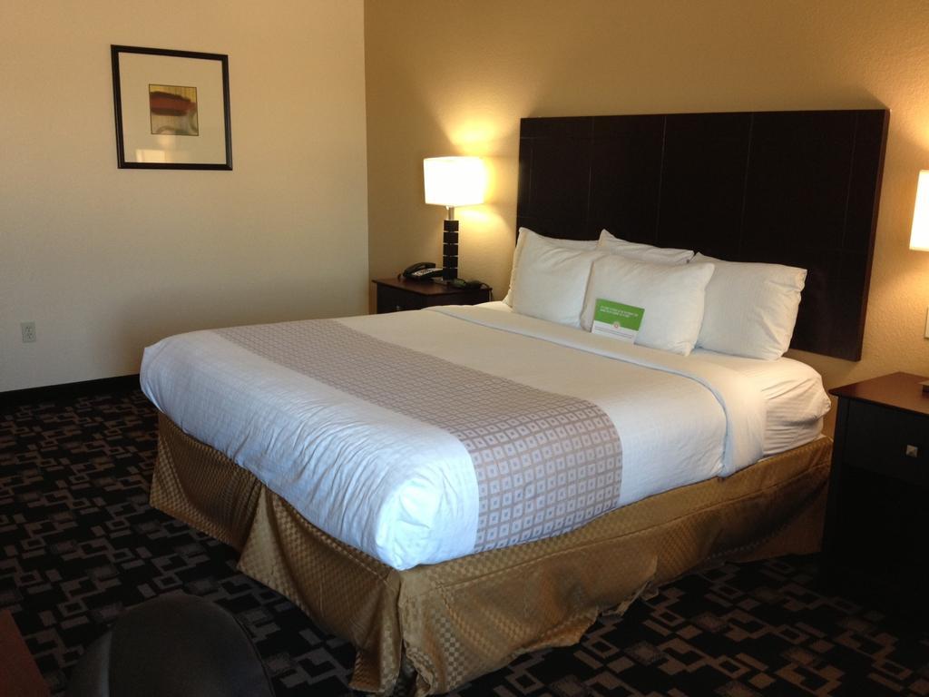 La Quinta Inn And Suites Joshua Eksteriør billede
