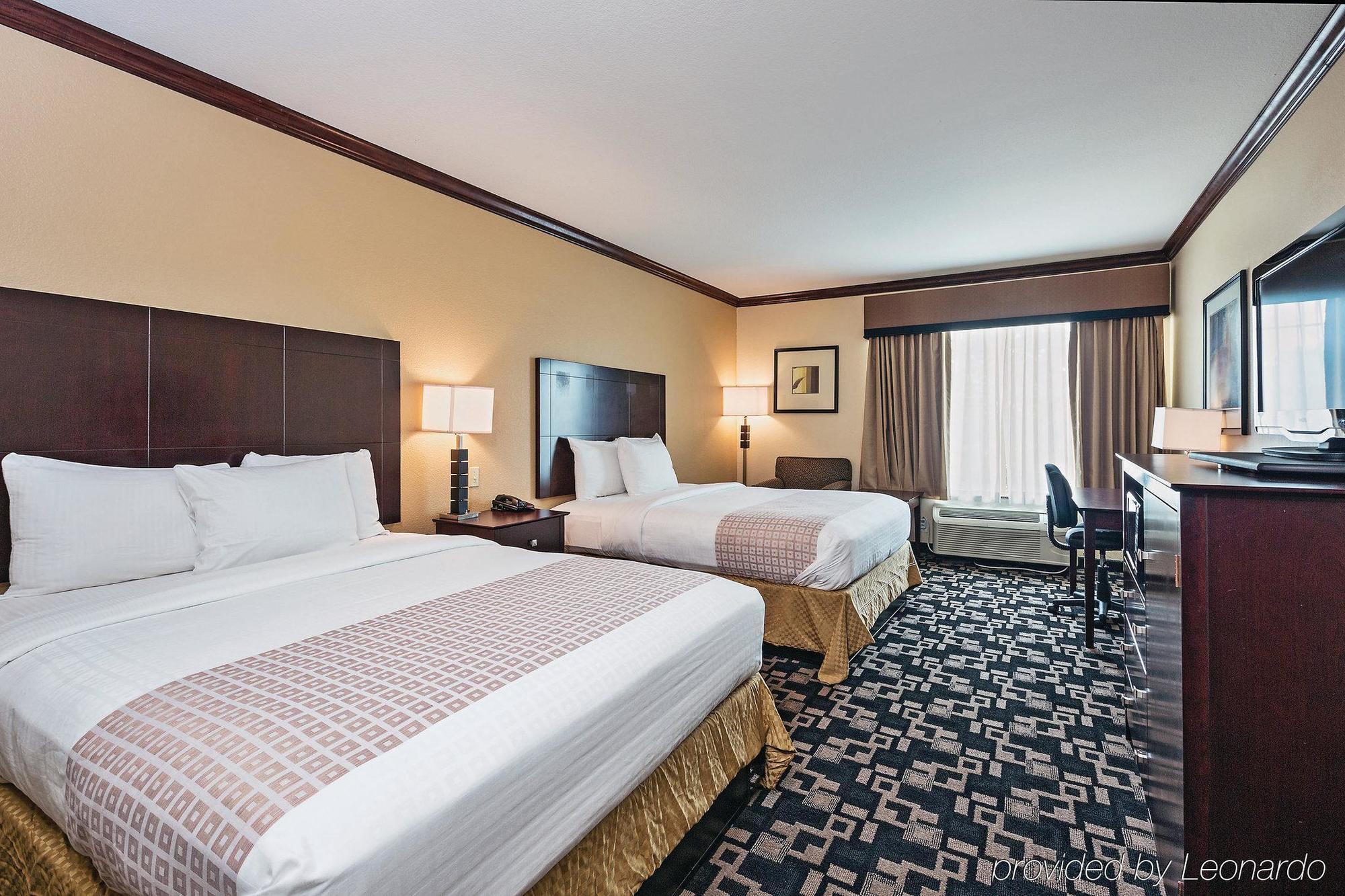 La Quinta Inn And Suites Joshua Eksteriør billede