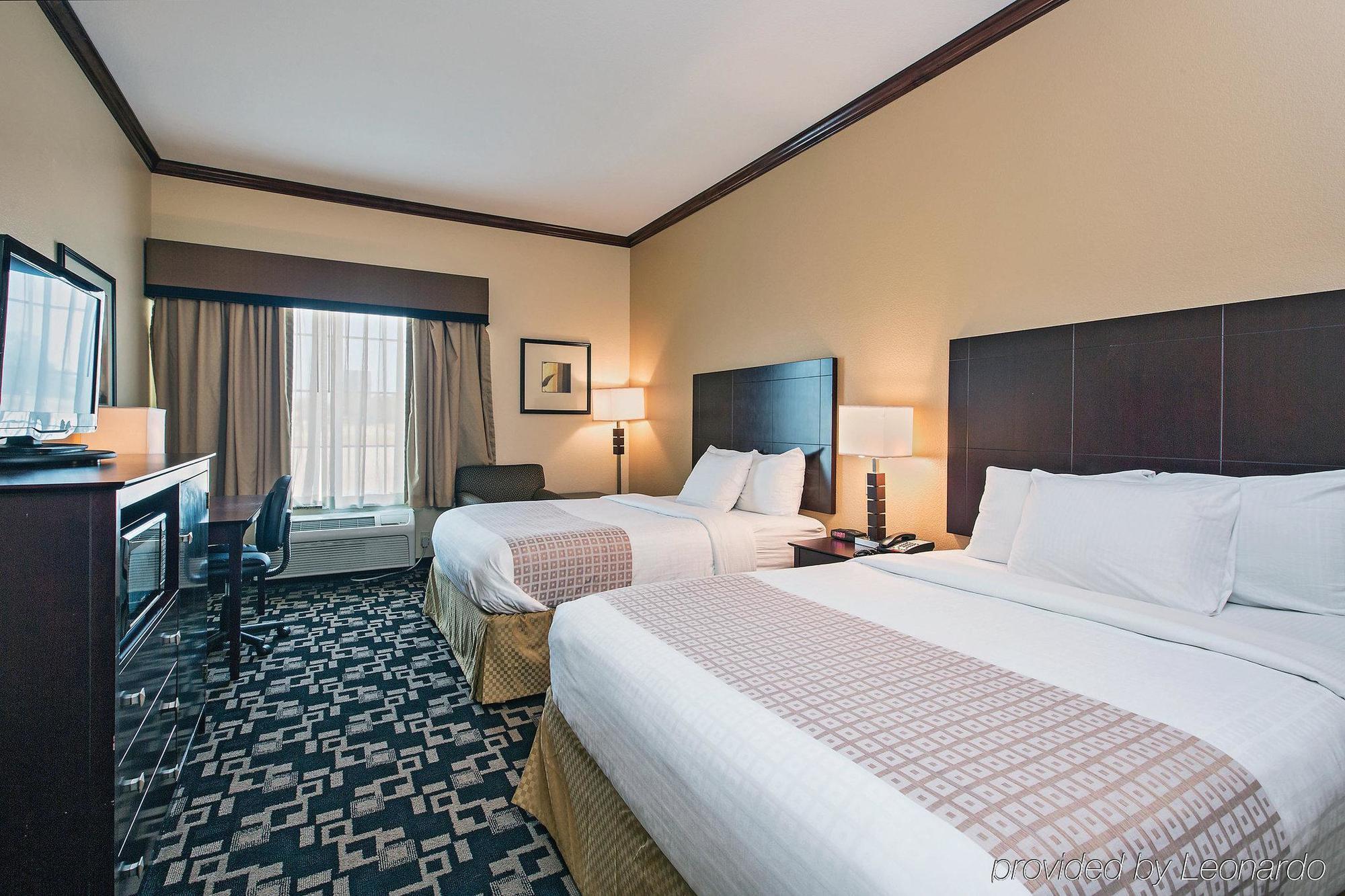 La Quinta Inn And Suites Joshua Eksteriør billede