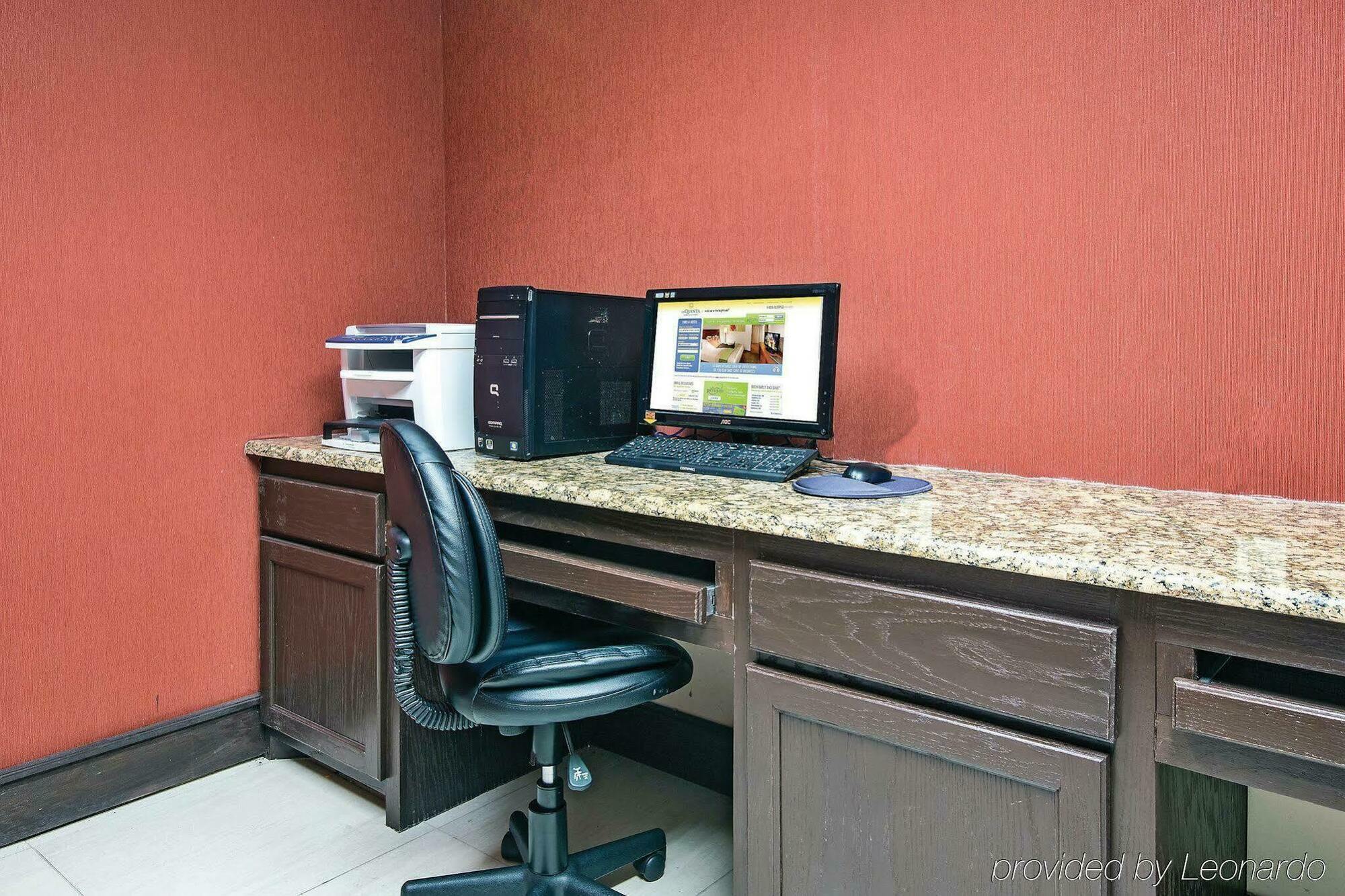 La Quinta Inn And Suites Joshua Eksteriør billede